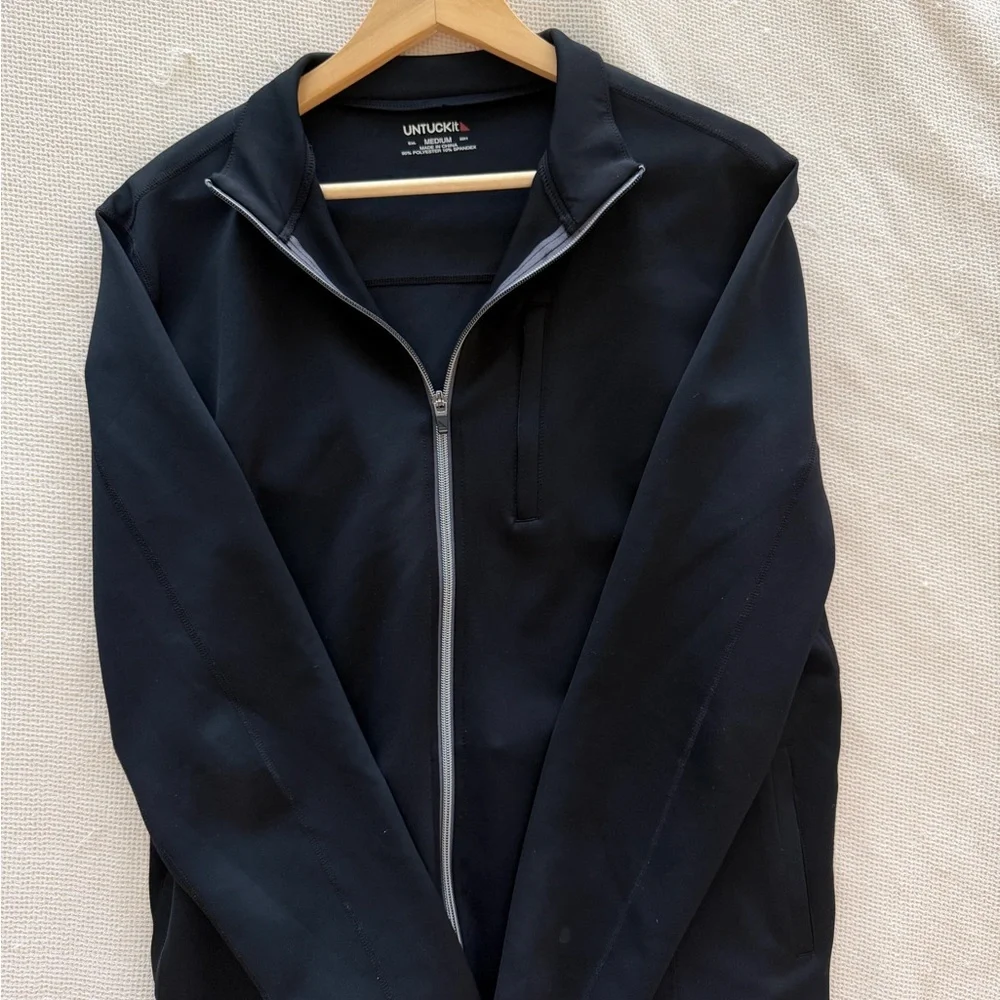 UNTUCKit Men's Connolly Water Resistant Tech Dark‎ Jacket